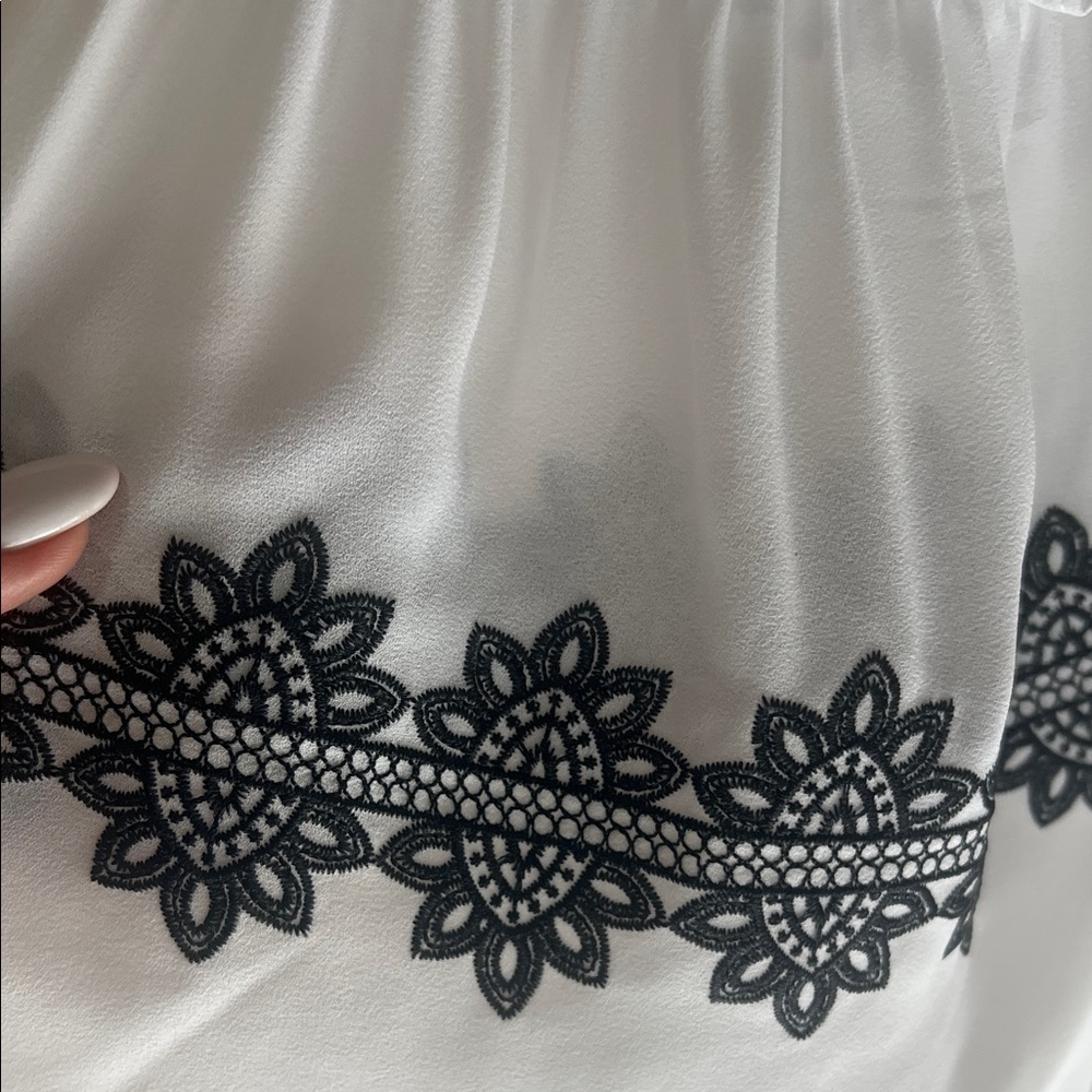 White House Black Market white Top with Black Detailing - Picture 6 of 11